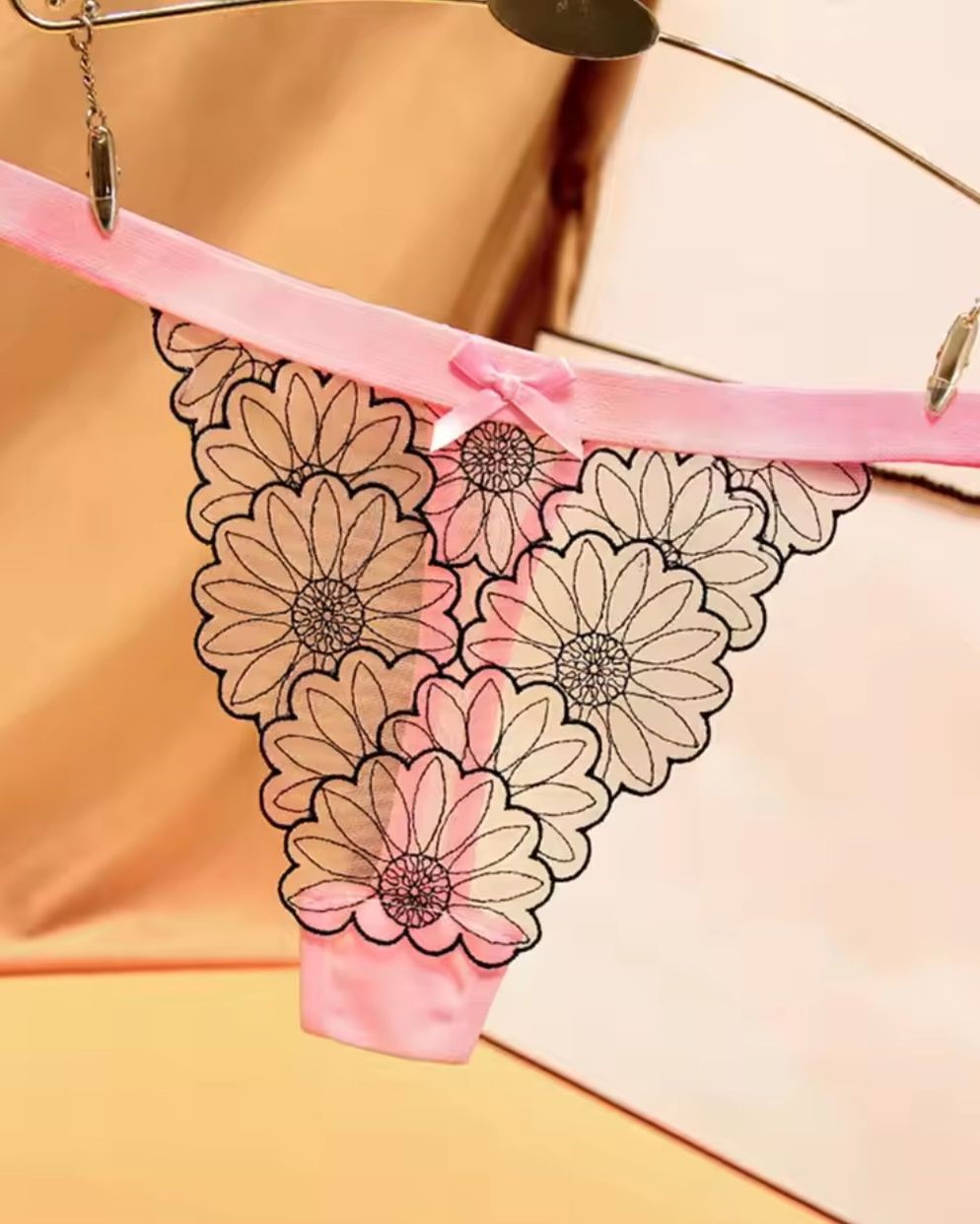 FLORAL PRINT THONGS
