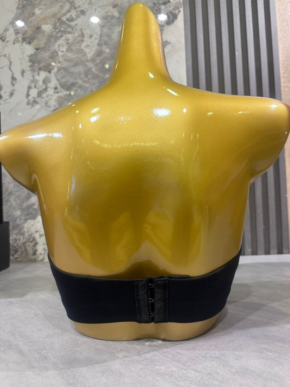 REMOVABLE STRAPS NO HAND BRA