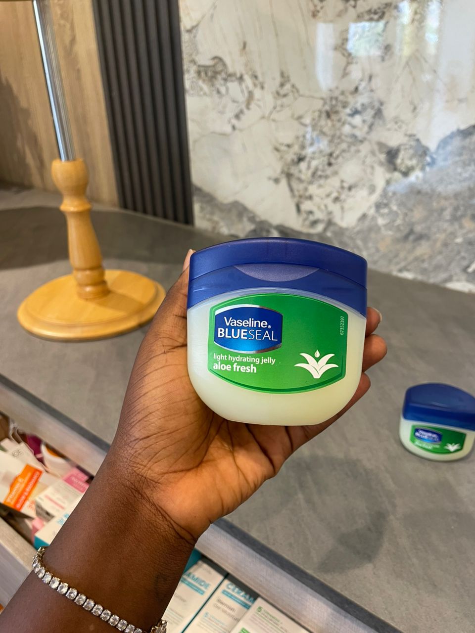 Vaseline Blueseal Cocoa Butter (aloe Fresh)