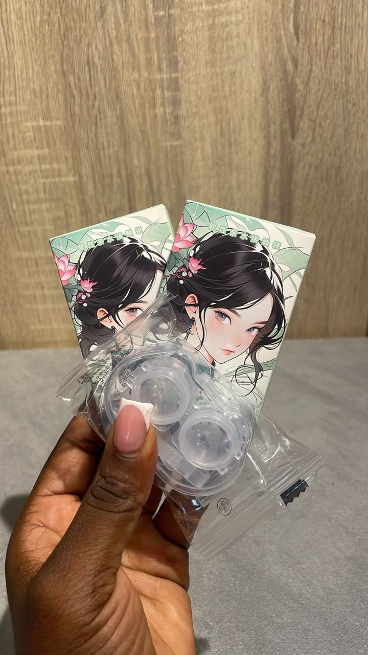 contact lens with applicator and storage bowl