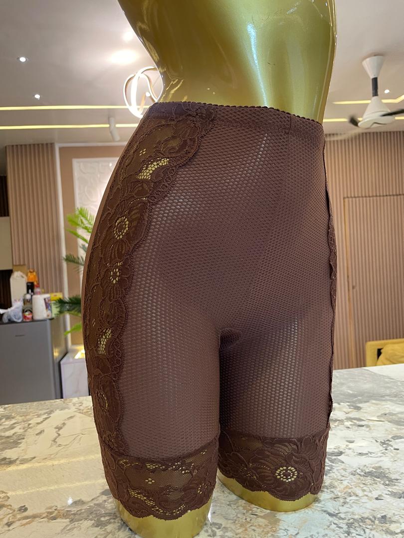 TWELVE'S LACE UNDERWEAR